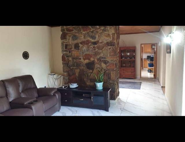 4 BEDROOM HOUSE FOR SALE IN GLENVISTA